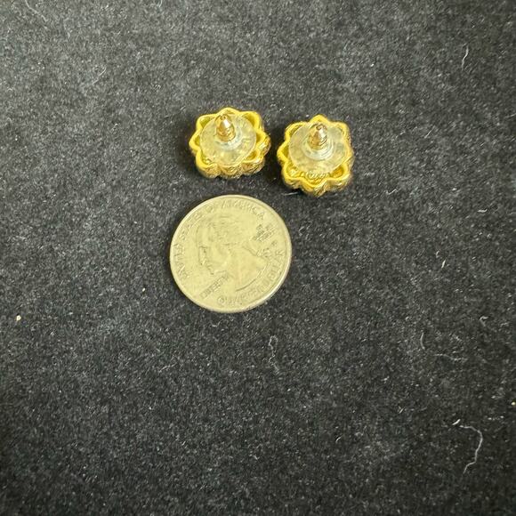 Napier VINTAGE gold tone Floral Knot Stud‎ Earrings for pierced ears - Picture 4 of 5